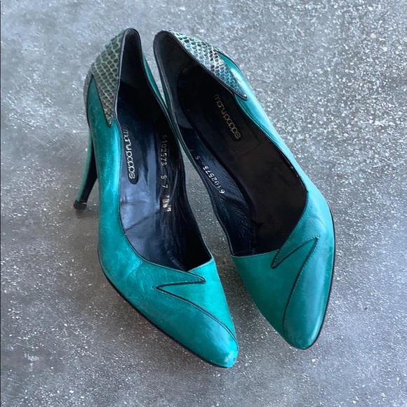 Mary Popps Vintage Green Pumps - Picture 3 of 8